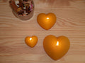 COFFRET DE TROIS BOUGIES NATURELLES "COEURS" EN CIRE D'ABEILLE