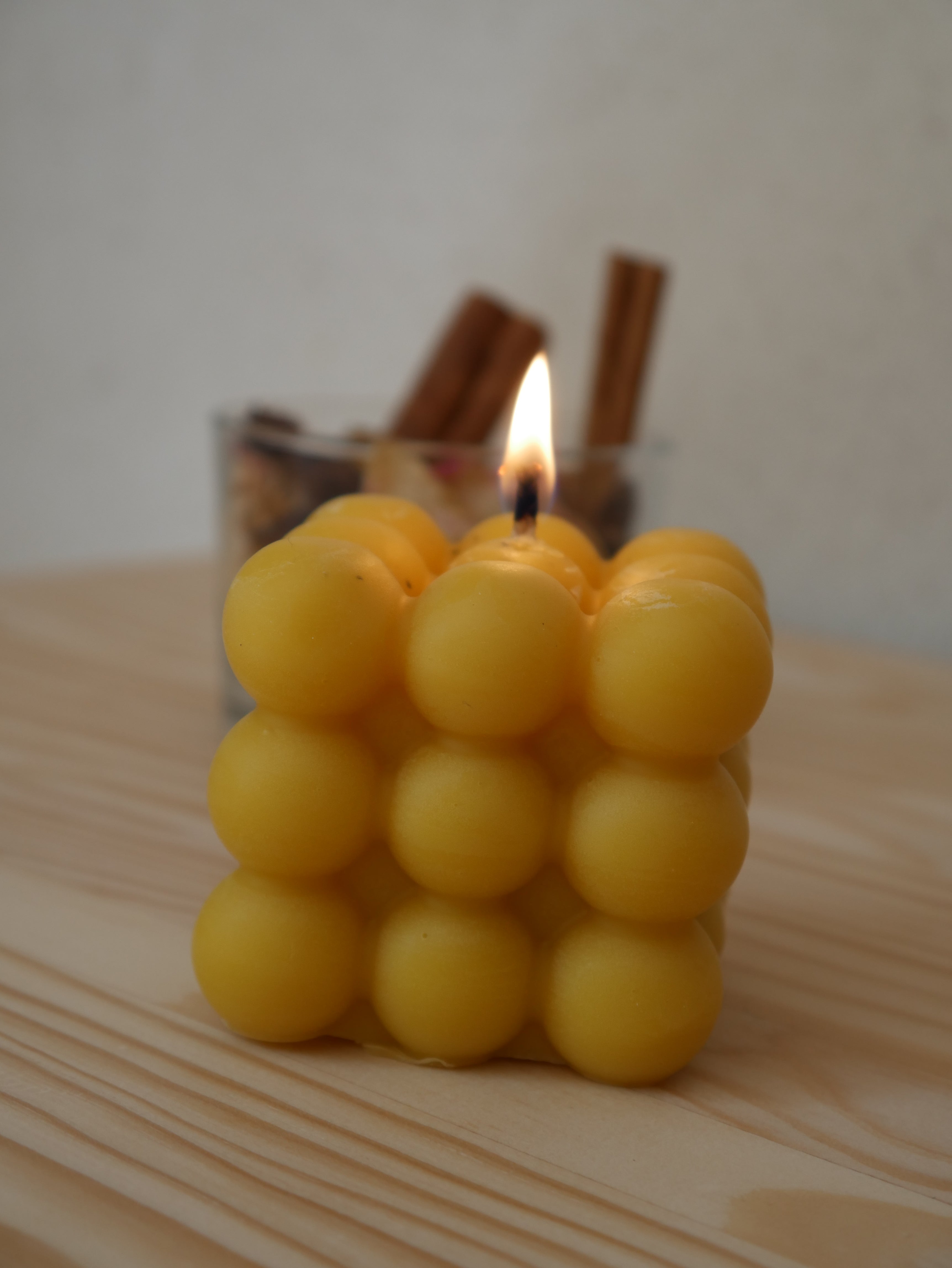 BOUGIE NATURELLE "CUBE"EN CIRE D'ABEILLE
