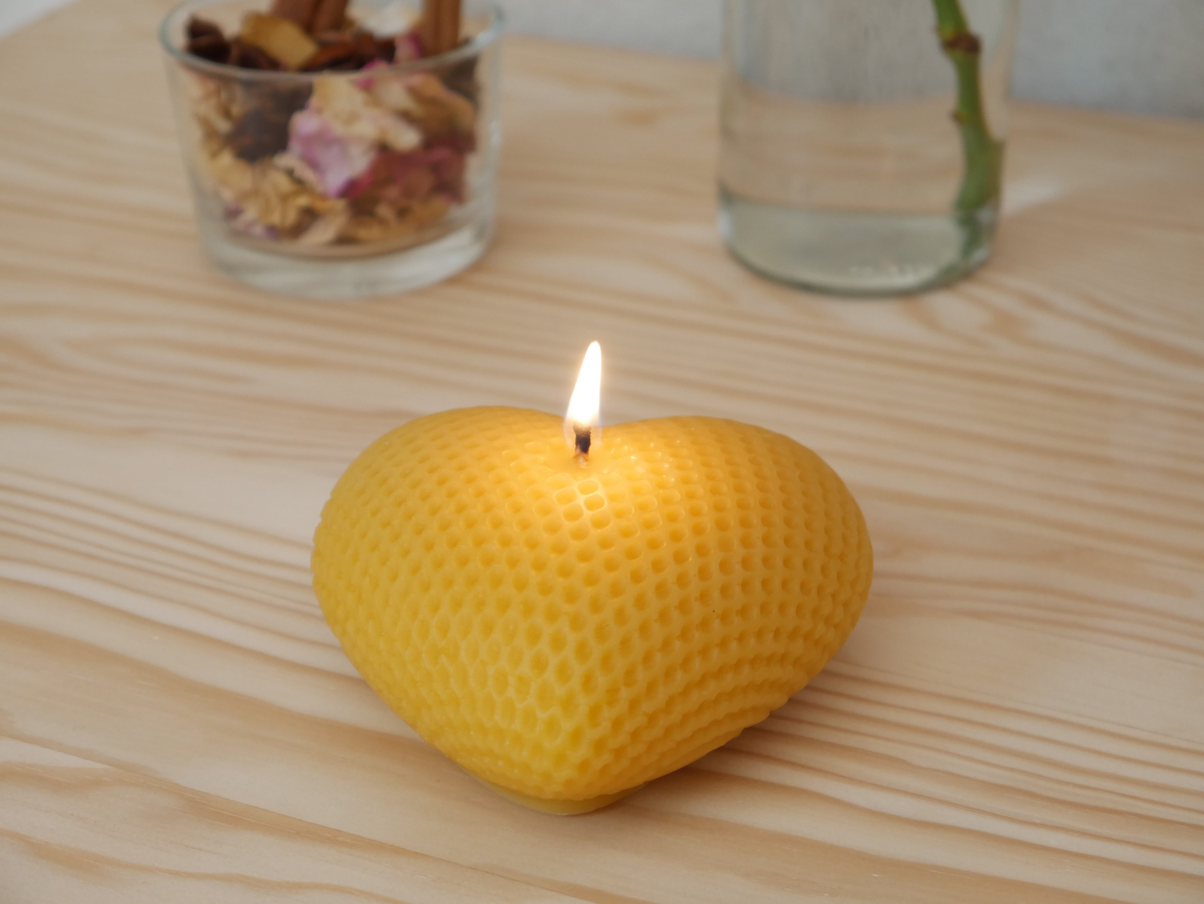 BOUGIE NATURELLE " COEUR" EN CIRE D'ABEILLE
