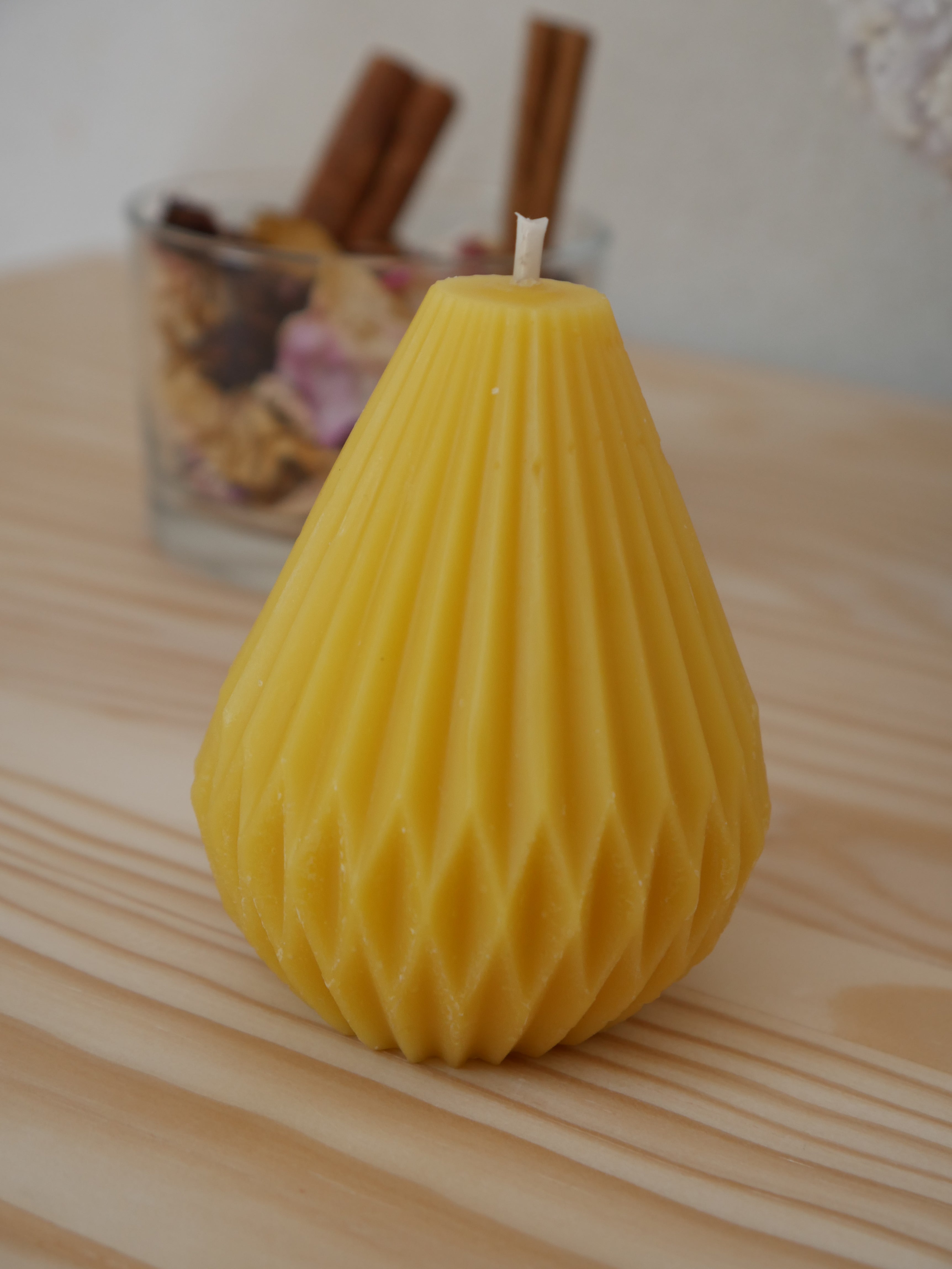 BOUGIE NATURELLE "CONE STRUCTURE" EN CIRE D'ABEILLE