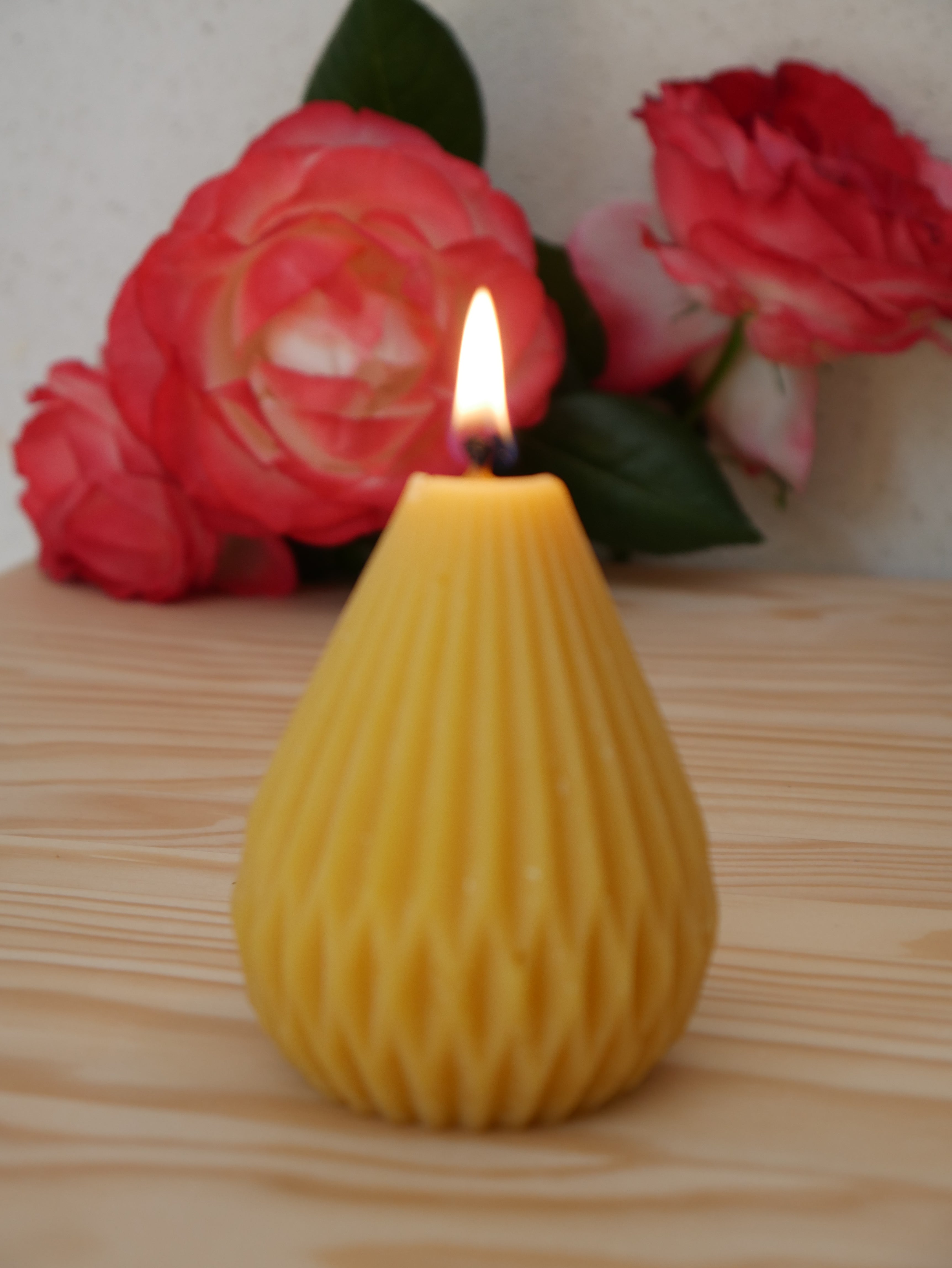 BOUGIE NATURELLE "CONE STRUCTURE" EN CIRE D'ABEILLE