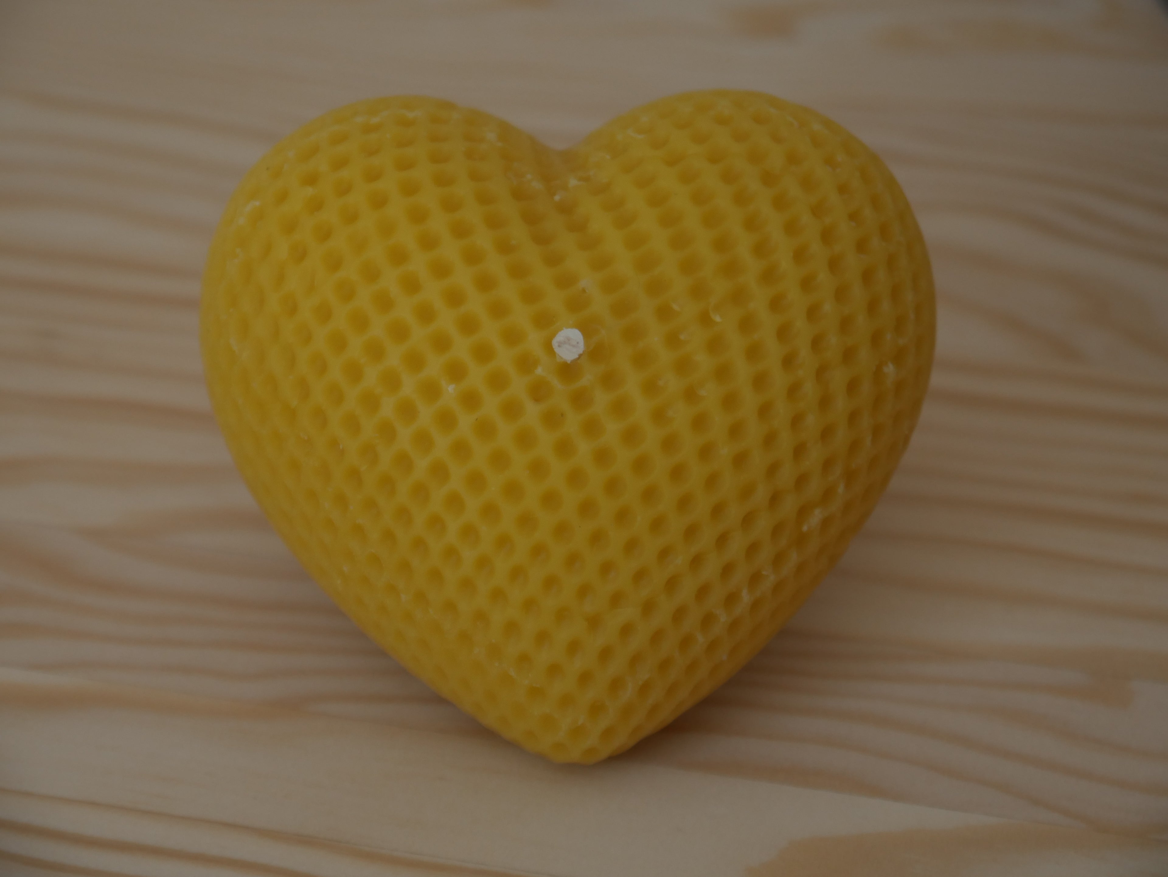 BOUGIE NATURELLE " COEUR" EN CIRE D'ABEILLE