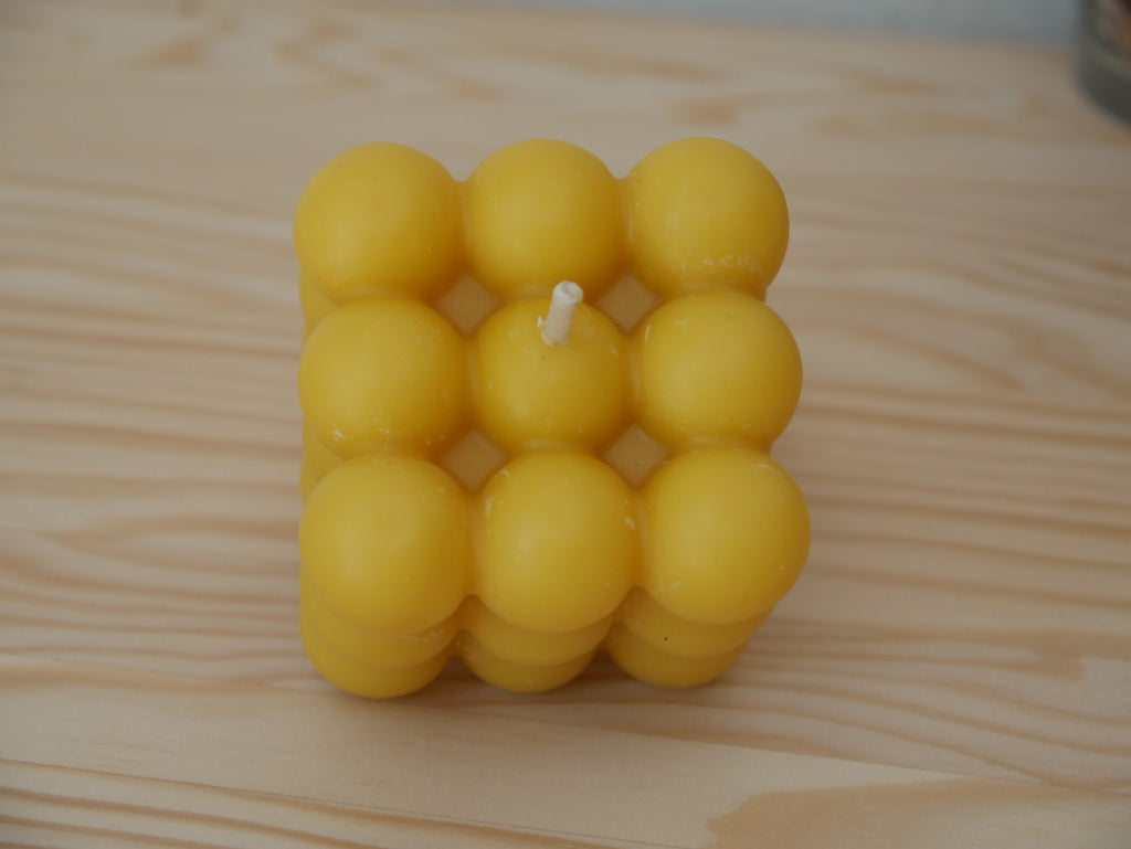 BOUGIE NATURELLE "CUBE"EN CIRE D'ABEILLE