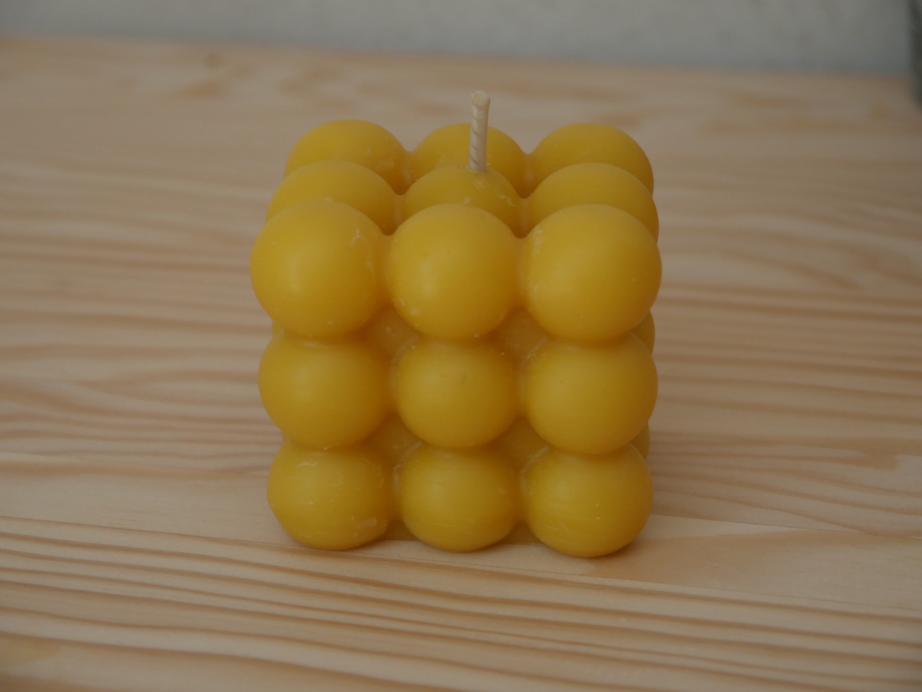 BOUGIE NATURELLE "CUBE"EN CIRE D'ABEILLE