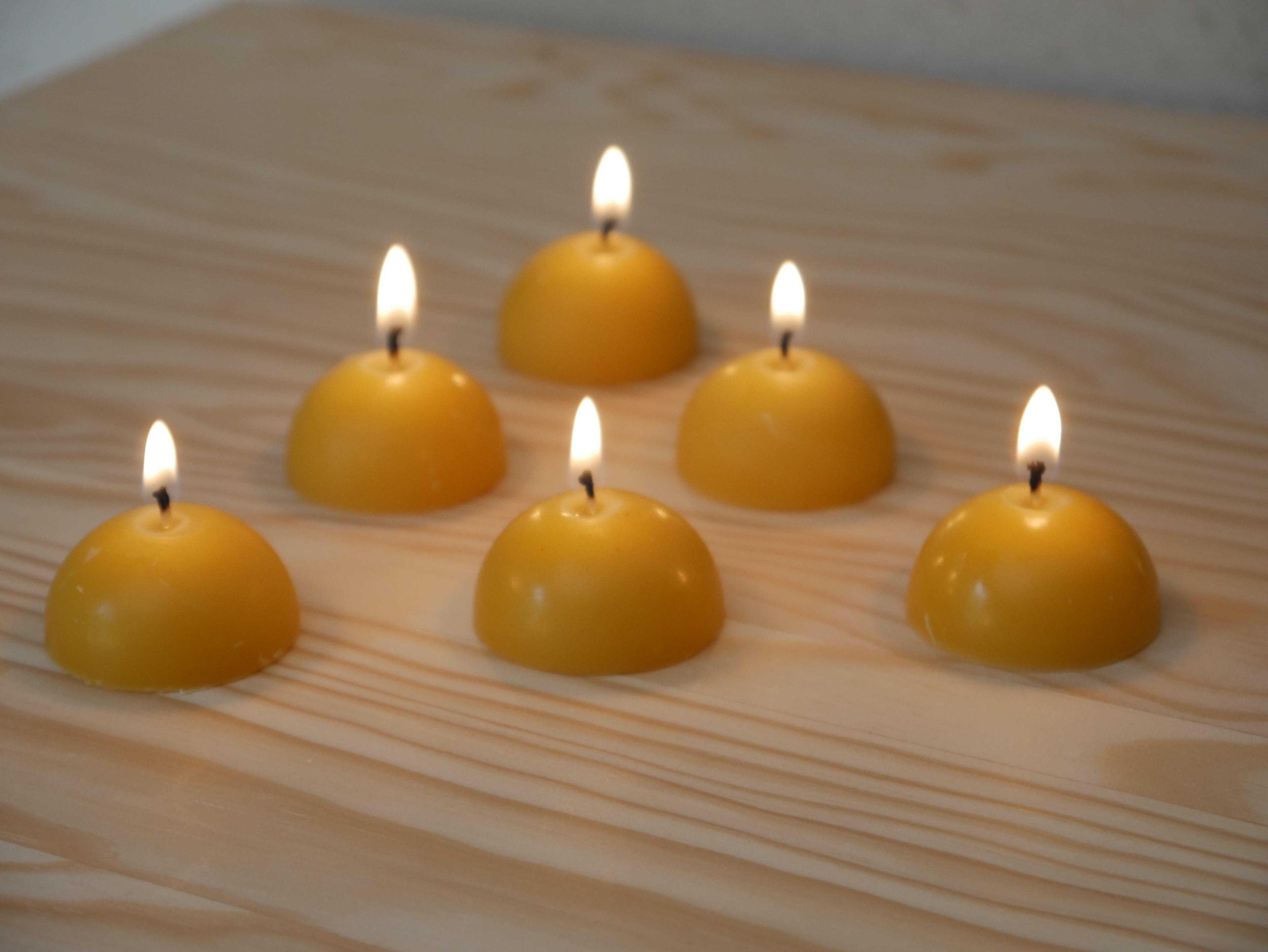 COFFRET DE SIX BOUGIES NATURELLES "CHAUFFE-PLATS" EN CIRE D'ABEILLE