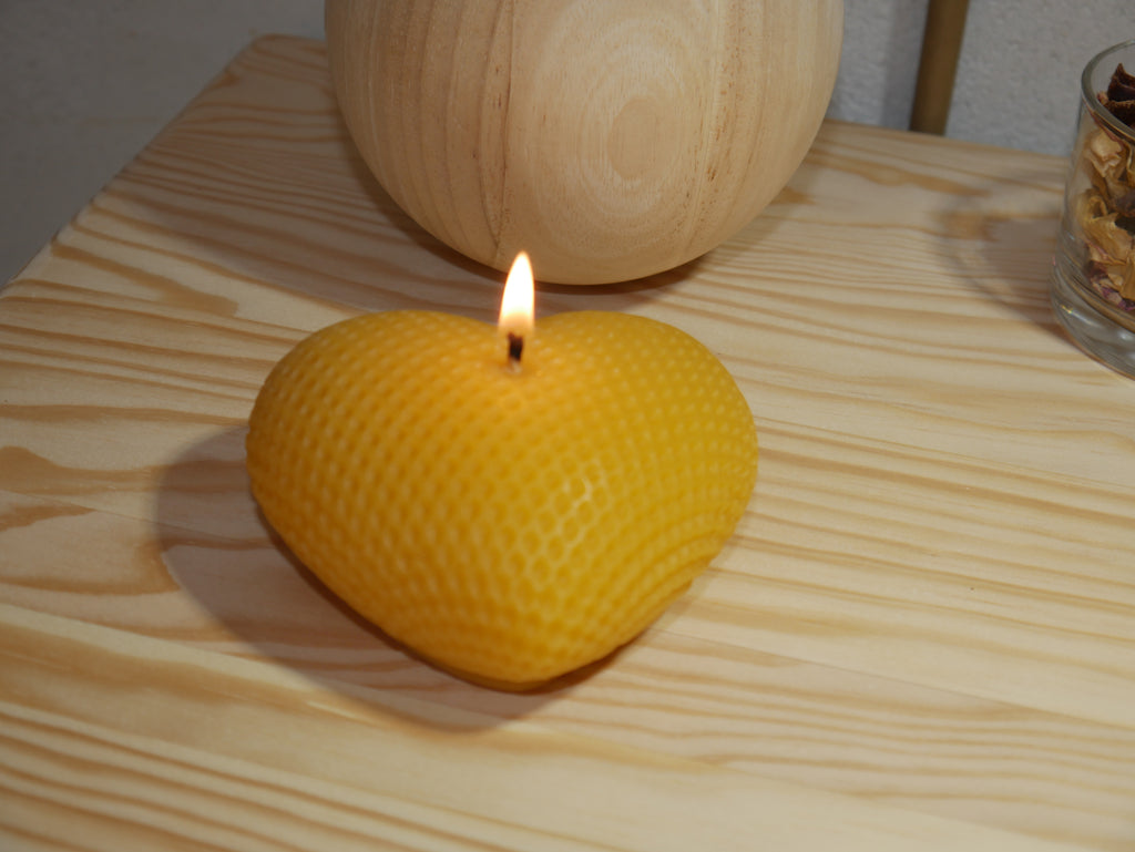BOUGIE NATURELLE " COEUR" EN CIRE D'ABEILLE