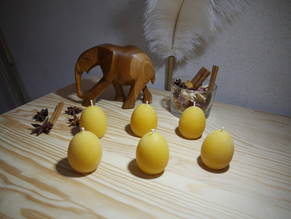 COFFRET DE SIX BOUGIES NATURELLES "OEUFS" EN CIRE D'ABEILLE