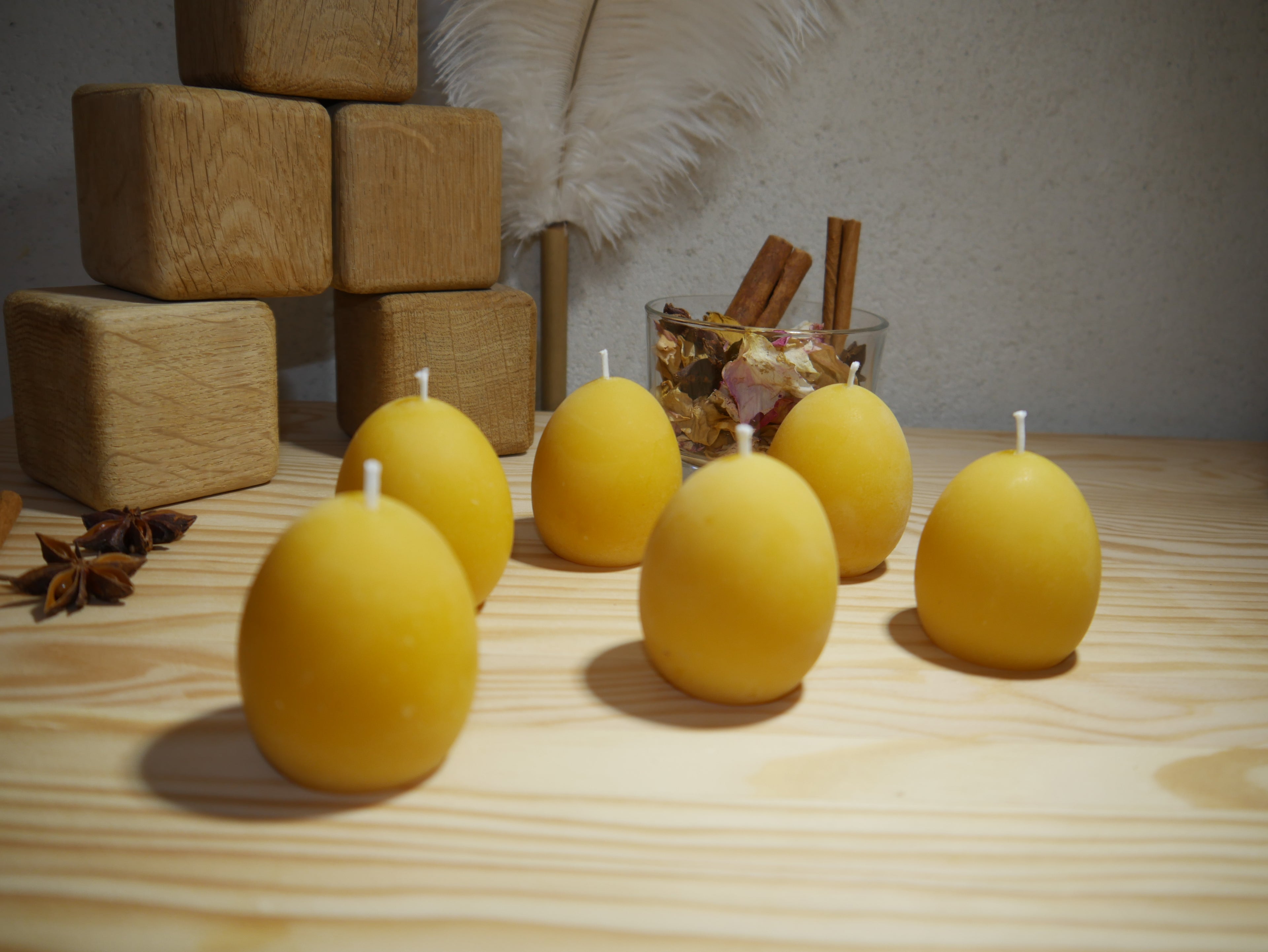 COFFRET DE SIX BOUGIES NATURELLES "OEUFS" EN CIRE D'ABEILLE