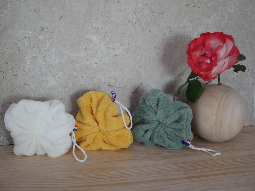 COFFRET DE TROIS FLEURS DE DOUCHES EN TISSU EPONGE BAMBOU