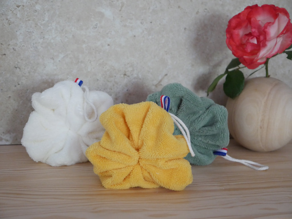 COFFRET DE TROIS FLEURS DE DOUCHES EN TISSU EPONGE BAMBOU