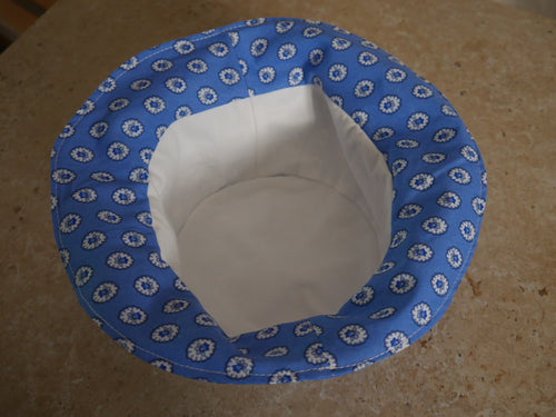 Chapeau Bob en Coton Motif Provence – Accessoire Été Artisanal – L'Atelier Virentis